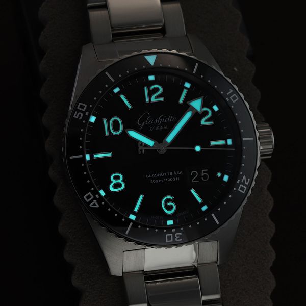 Glashutte Original SeaQ Panorama Date 1-36-13-01-80-70